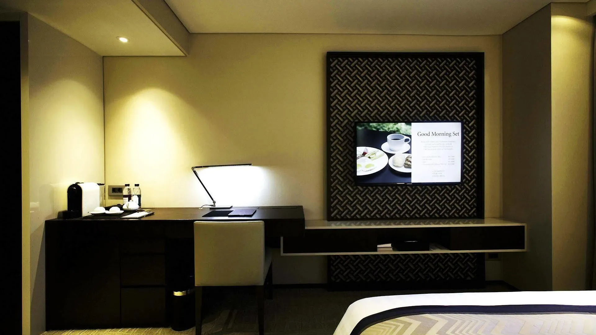 Royal Hotel סיאול 4*,