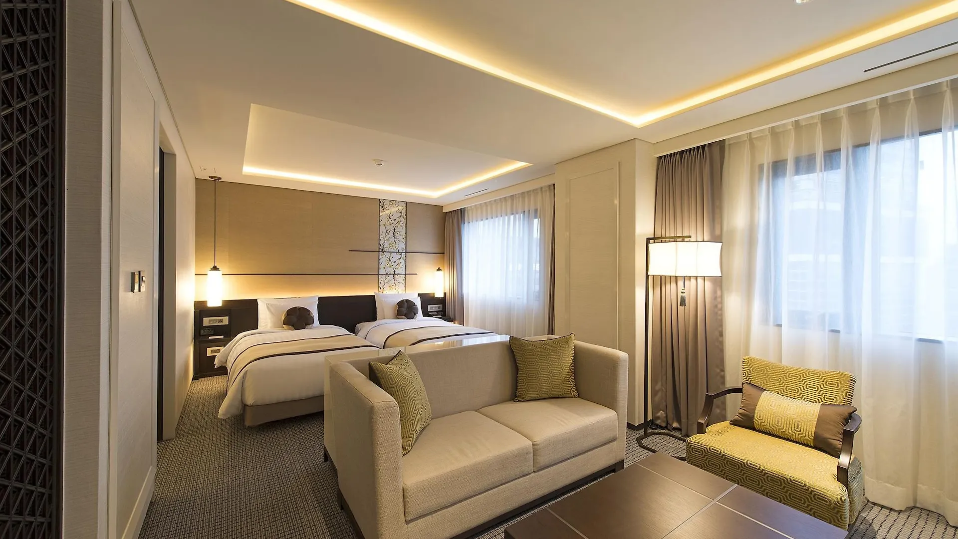 Royal Hotel Seoel 4*,