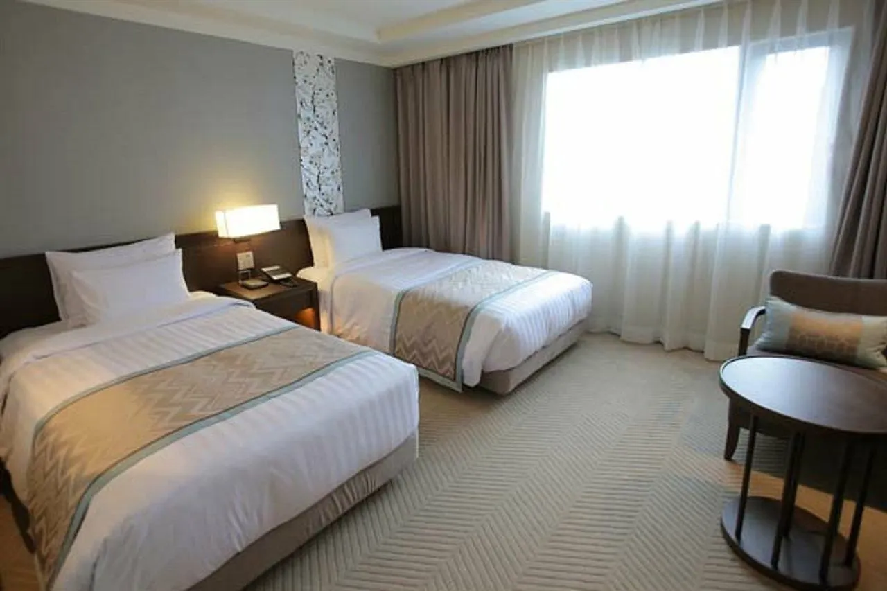 Royal Hotel Seoul 4*,